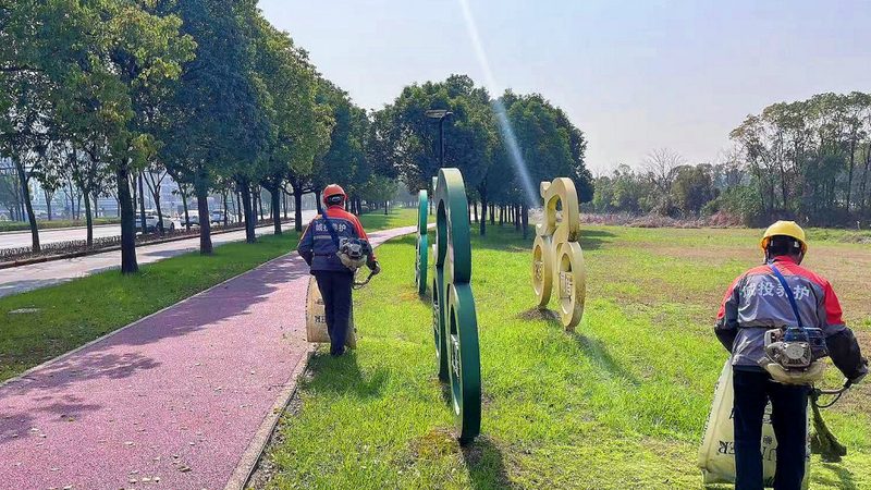 小区绿化养护费用如何计算？**